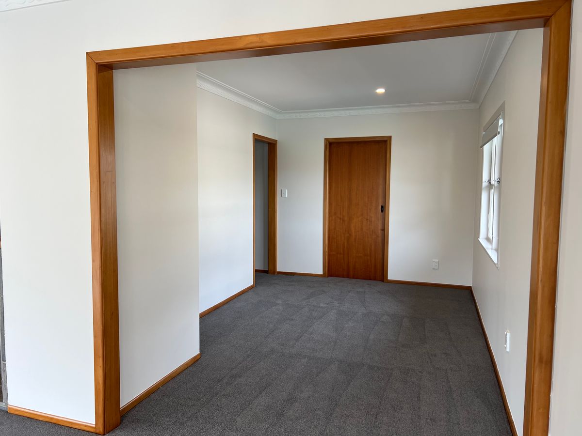 Grand Family Home in Prestigious Ellerslie Location - Widok 6