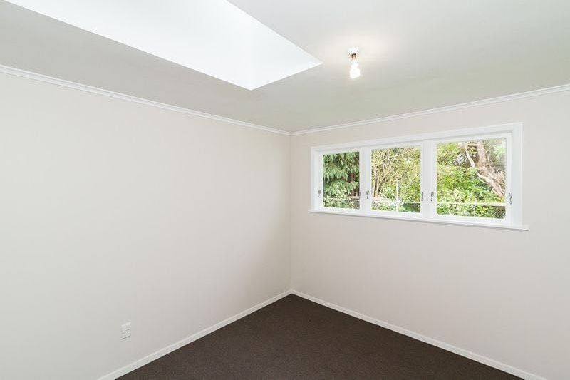 AVAILABLE NOW - Warm Two-Bedroom Waiwhetu Home - Bild 5