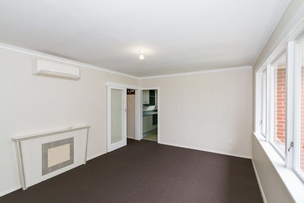AVAILABLE NOW - Warm Two-Bedroom Waiwhetu Home - Bild 4