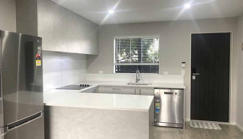 8/30 West Coast Road, Glen Eden