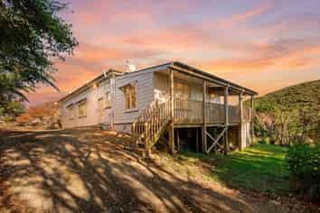 8 Mount Cecil Road, Moonshine Valley