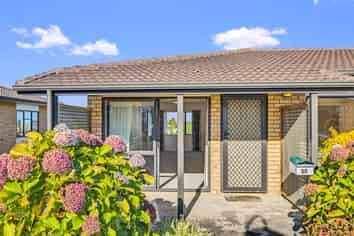 28/197 Royal Road, Massey