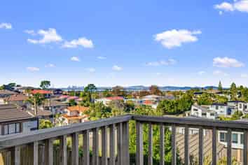28/197 Royal Road, Massey