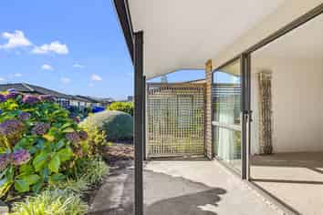 28/197 Royal Road, Massey