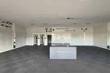 182sqm Retail Five Mile - Won't last long!