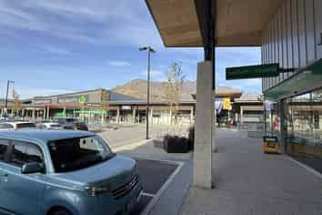 182sqm Retail Five Mile - Won't last long!