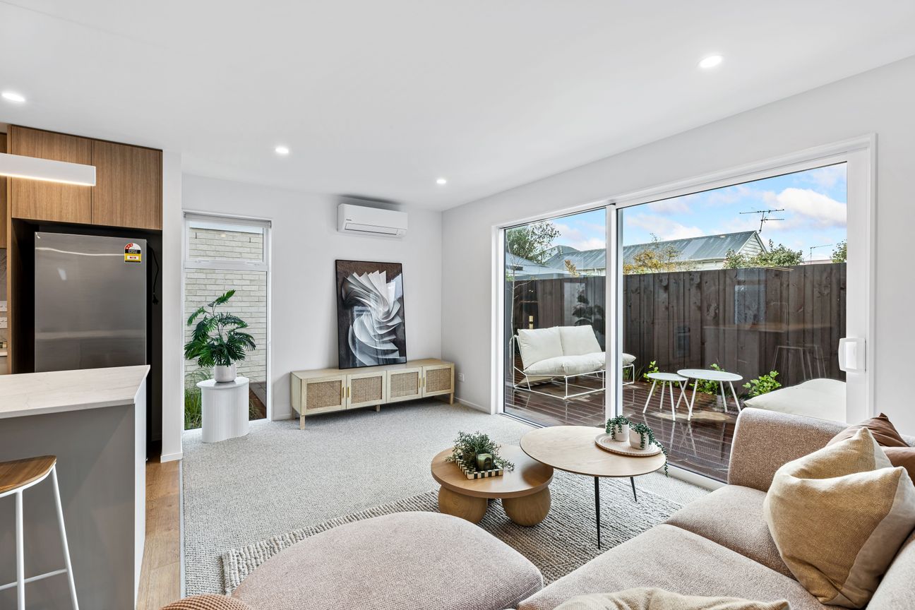 A Step Above The Rest in a Blue Chip Location - Bild 3