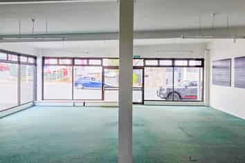 VERSATILE RETAIL OR OFFICE SPACE

