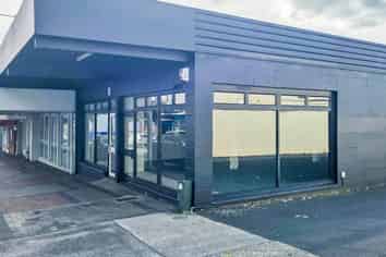 VERSATILE RETAIL OR OFFICE SPACE
