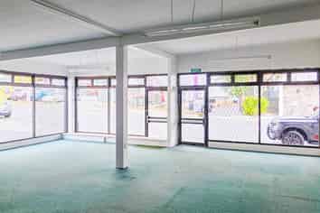 VERSATILE RETAIL OR OFFICE SPACE
