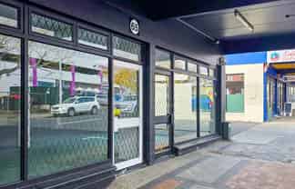 VERSATILE RETAIL OR OFFICE SPACE
