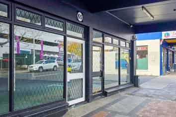 VERSATILE RETAIL OR OFFICE SPACE
