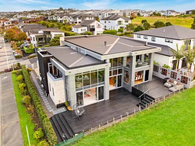 29 Bearing Parade, Long Bay