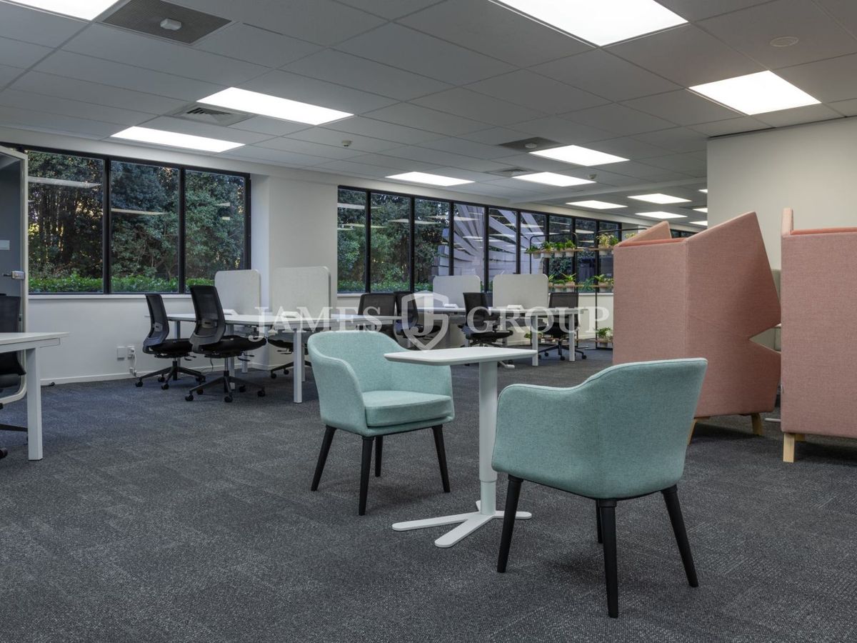 EXPANSIVE 430M² OFFICE ON GREAT SOUTH ROAD - Ansicht 4
