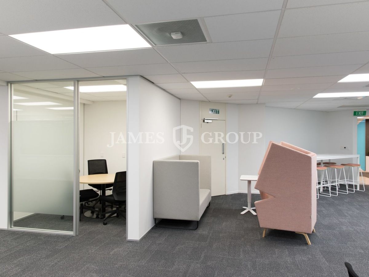 EXPANSIVE 430M² OFFICE ON GREAT SOUTH ROAD - Ansicht 3