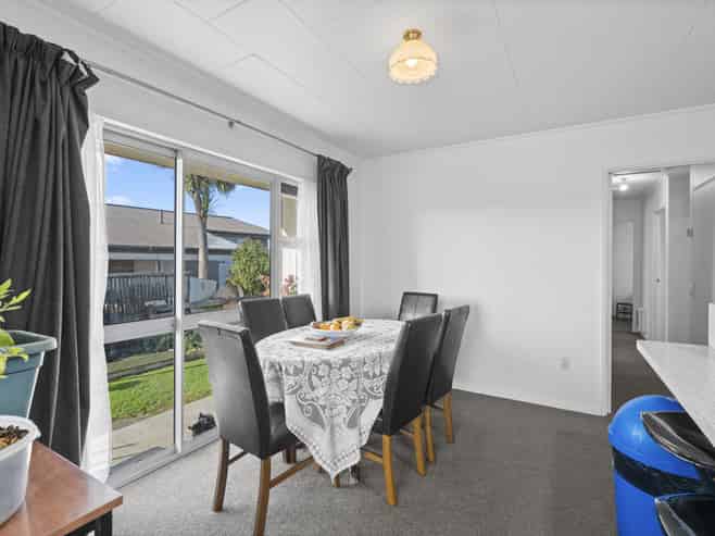 65 Kilmarnock Avenue, Strathern