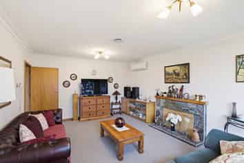 64 Creek Road, Allenton