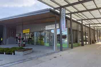 Excellent Showroom or Retail Five Mile