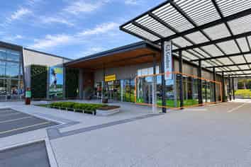 Excellent Showroom or Retail Five Mile