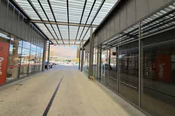Excellent Showroom or Retail Five Mile
