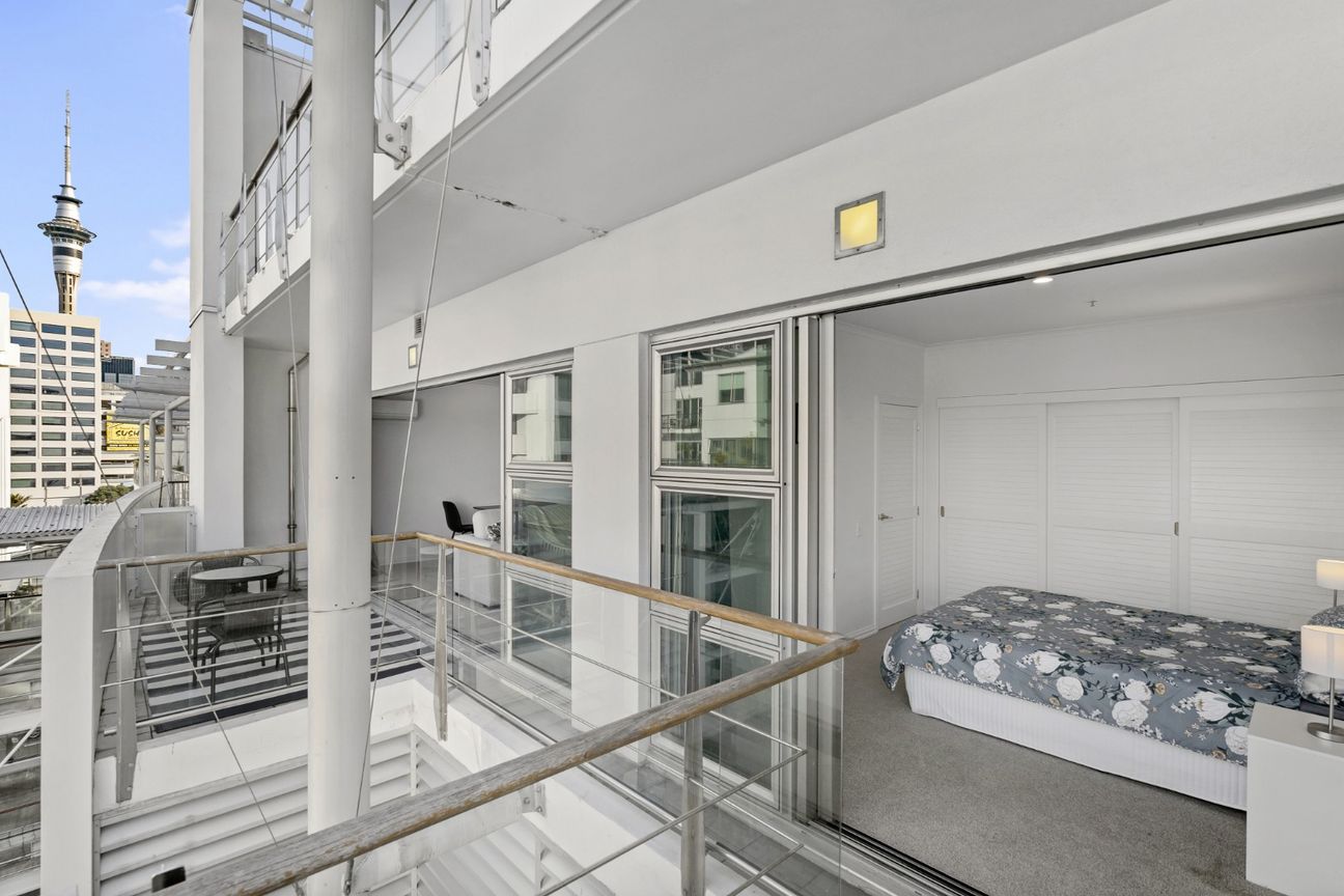 Outstanding Location - Altro