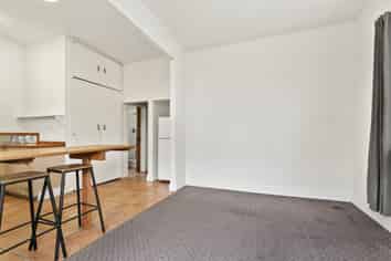 1/17 Hall Street, Newtown