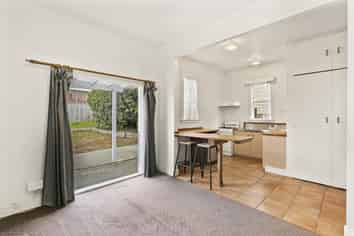 1/17 Hall Street, Newtown