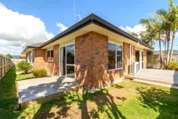 25 Bucklands Cres, Papamoa