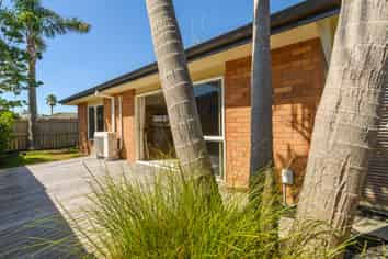 25 Bucklands Cres, Papamoa
