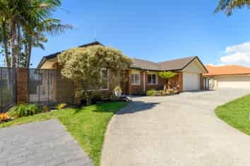 25 Bucklands Cres, Papamoa