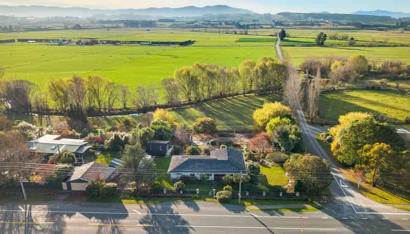 1632 Cust Road, Cust