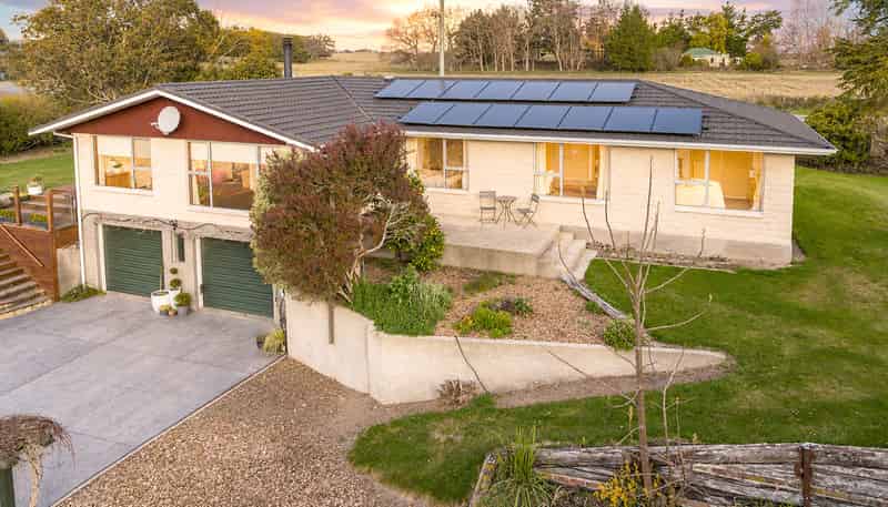 1632 Cust Road, Cust