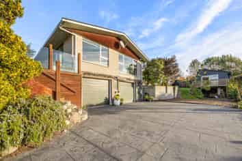 1632 Cust Road, Cust