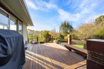 1632 Cust Road, Cust