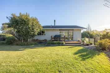 1632 Cust Road, Cust