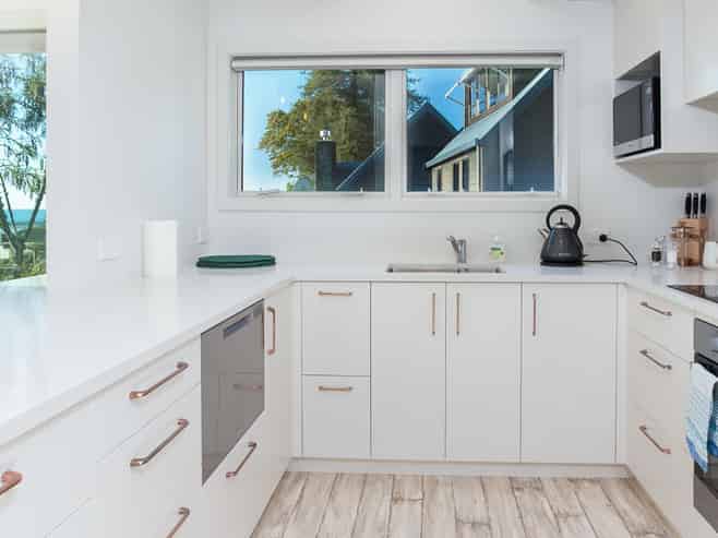 2/4 The Cliffs, Britannia Heights