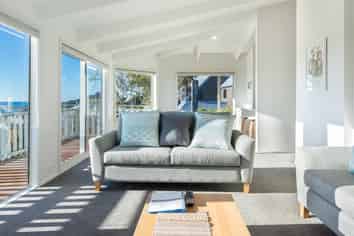 2/4 The Cliffs, Britannia Heights