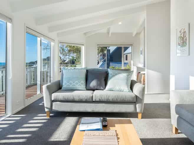 2/4 The Cliffs, Britannia Heights