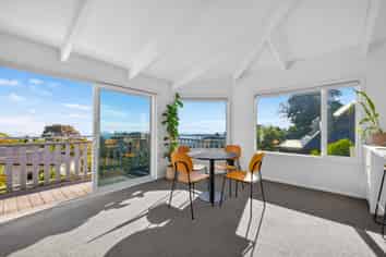 2/4 The Cliffs, Britannia Heights