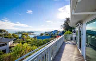 2/4 The Cliffs, Britannia Heights