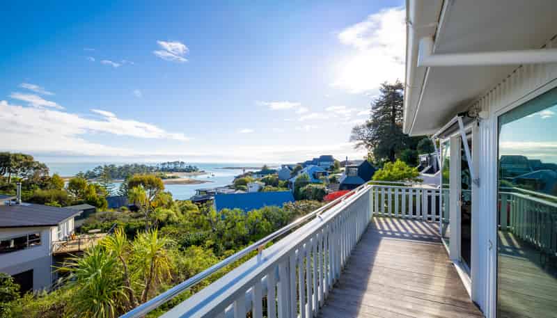 2/4 The Cliffs, Britannia Heights