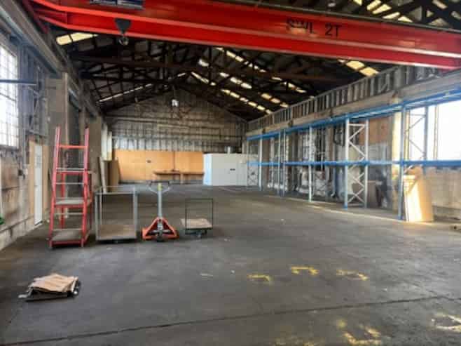 Functional Middelton Warehouse + Gantry Crane