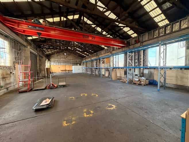 Functional Middelton Warehouse + Gantry Crane