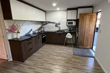 577 REDOUBT ROAD, Flat Bush