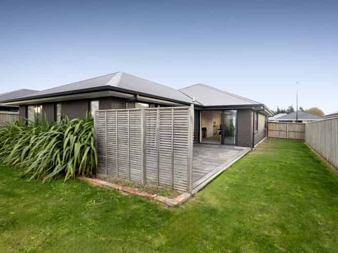 27 Quinn Crescent, Ravenswood