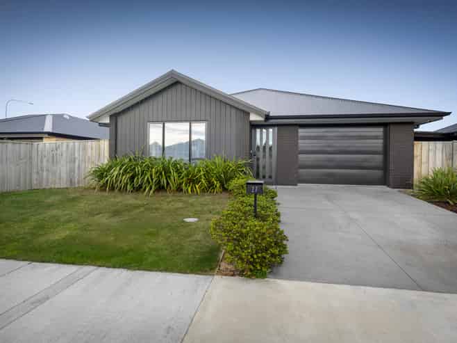 27 Quinn Crescent, Ravenswood