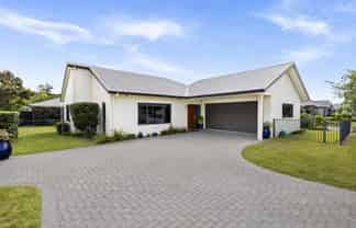 1 Pinotage Drive, Greenmeadows