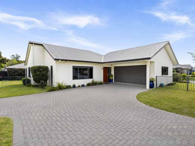 1 Pinotage Drive, Greenmeadows
