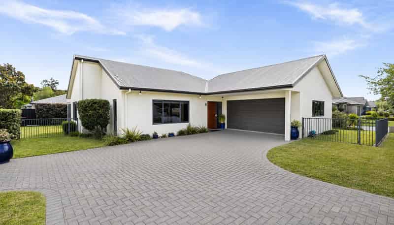 1 Pinotage Drive, Greenmeadows