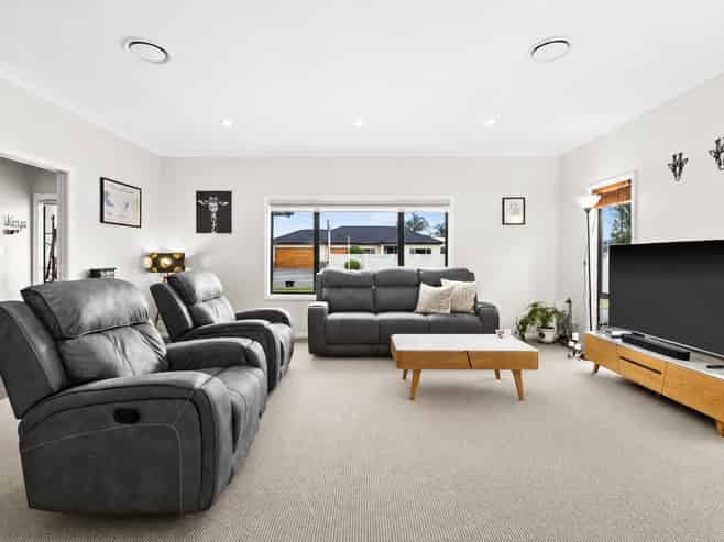 1 Pinotage Drive, Greenmeadows